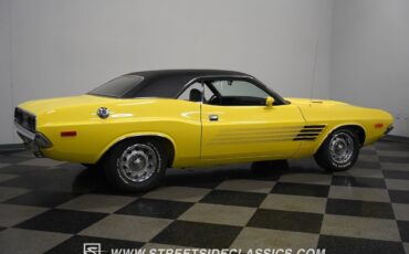 Dodge-Challenger-1972-Coupe-16