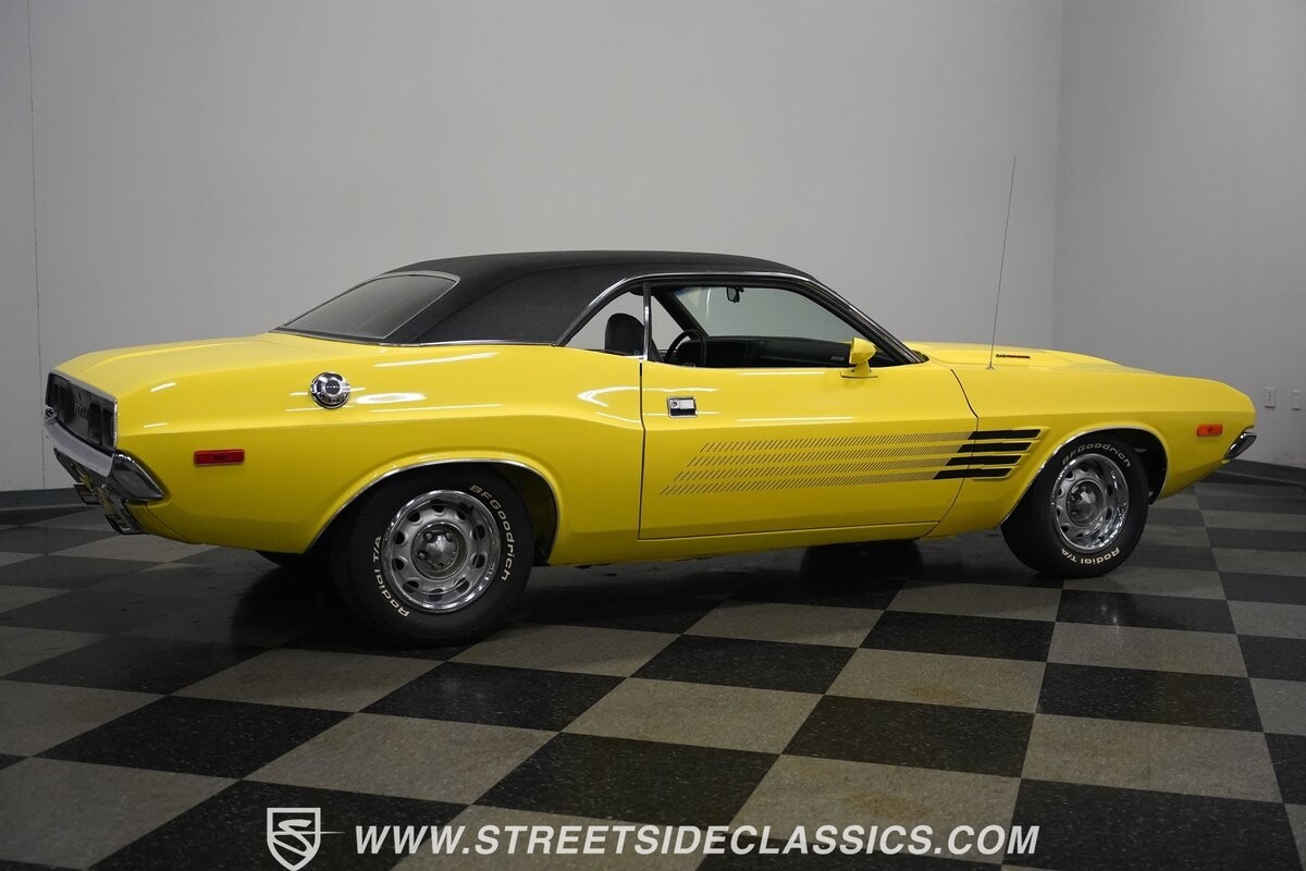 Dodge-Challenger-1972-Coupe-16