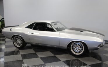 Dodge-Challenger-1972-Coupe-16