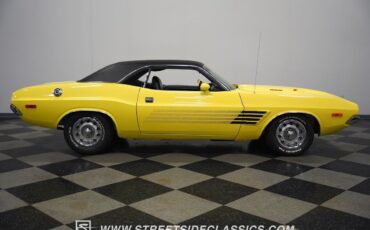 Dodge-Challenger-1972-Coupe-17
