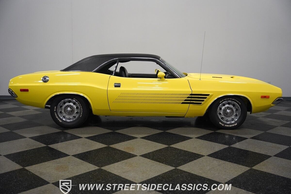 Dodge-Challenger-1972-Coupe-17