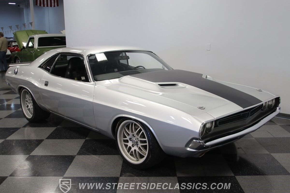 Dodge-Challenger-1972-Coupe-17