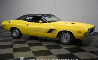 Dodge-Challenger-1972-Coupe-18