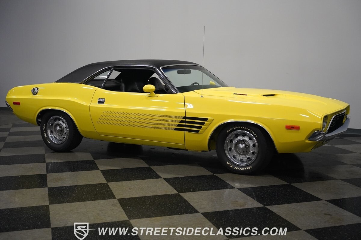 Dodge-Challenger-1972-Coupe-18