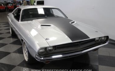 Dodge-Challenger-1972-Coupe-18