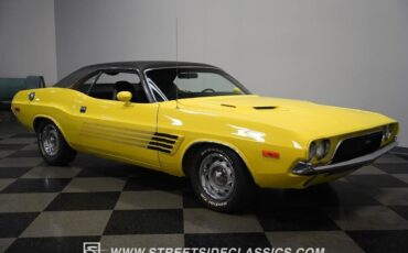 Dodge-Challenger-1972-Coupe-19