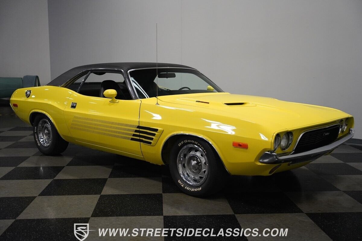 Dodge-Challenger-1972-Coupe-19