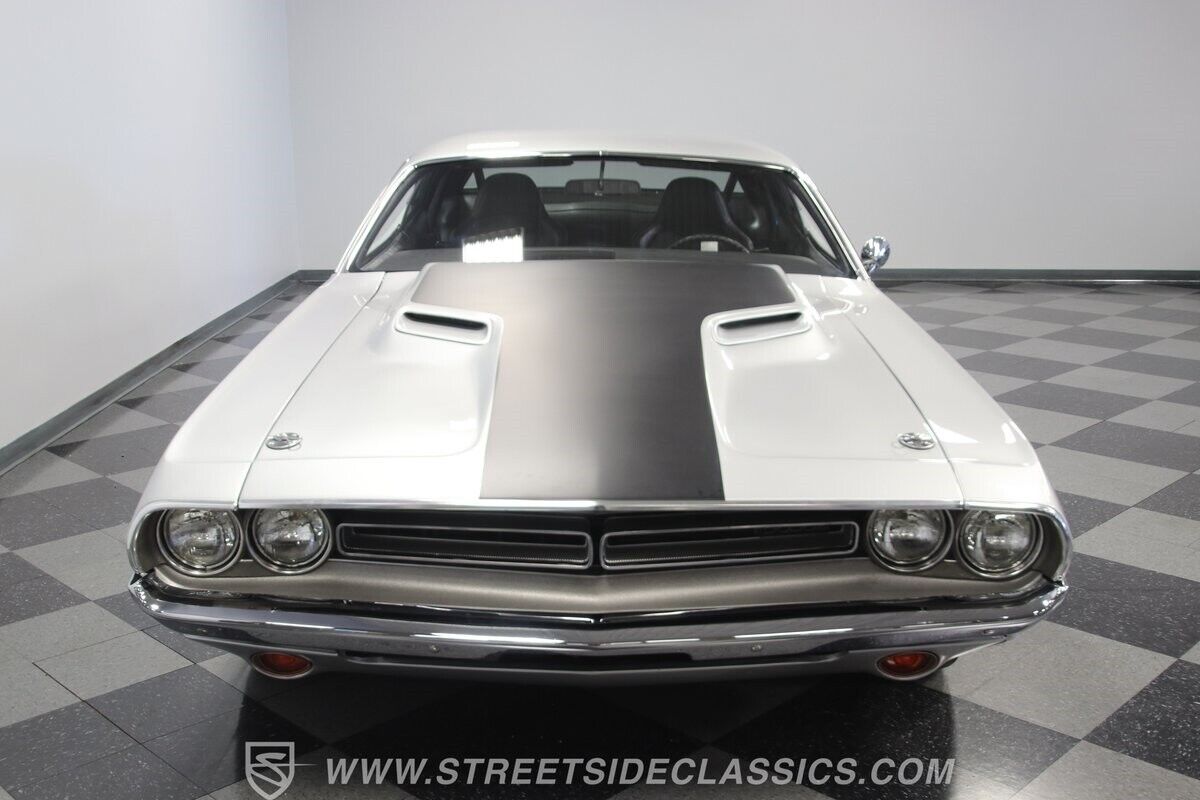 Dodge-Challenger-1972-Coupe-19