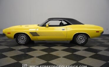 Dodge-Challenger-1972-Coupe-2