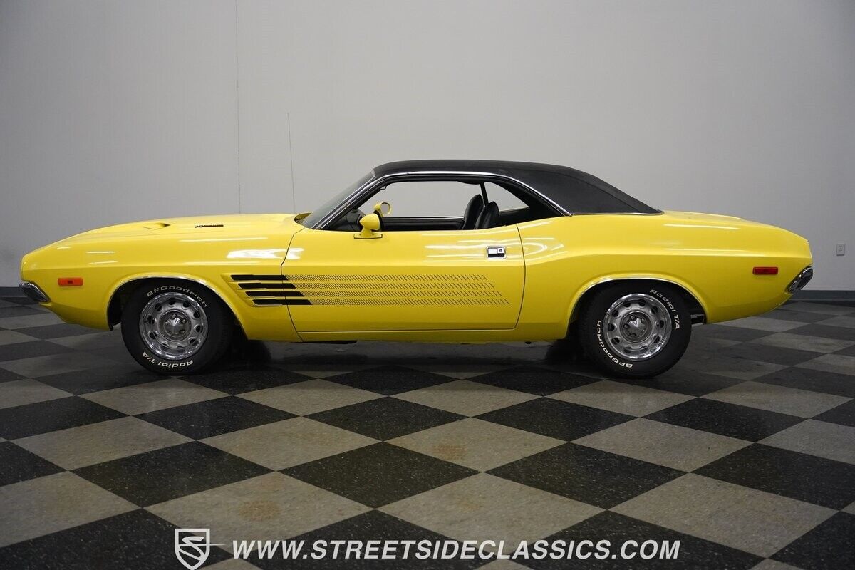 Dodge-Challenger-1972-Coupe-2