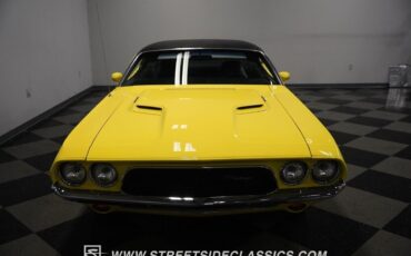 Dodge-Challenger-1972-Coupe-21