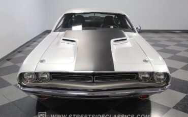 Dodge-Challenger-1972-Coupe-21