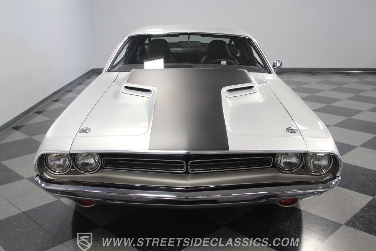 Dodge-Challenger-1972-Coupe-21