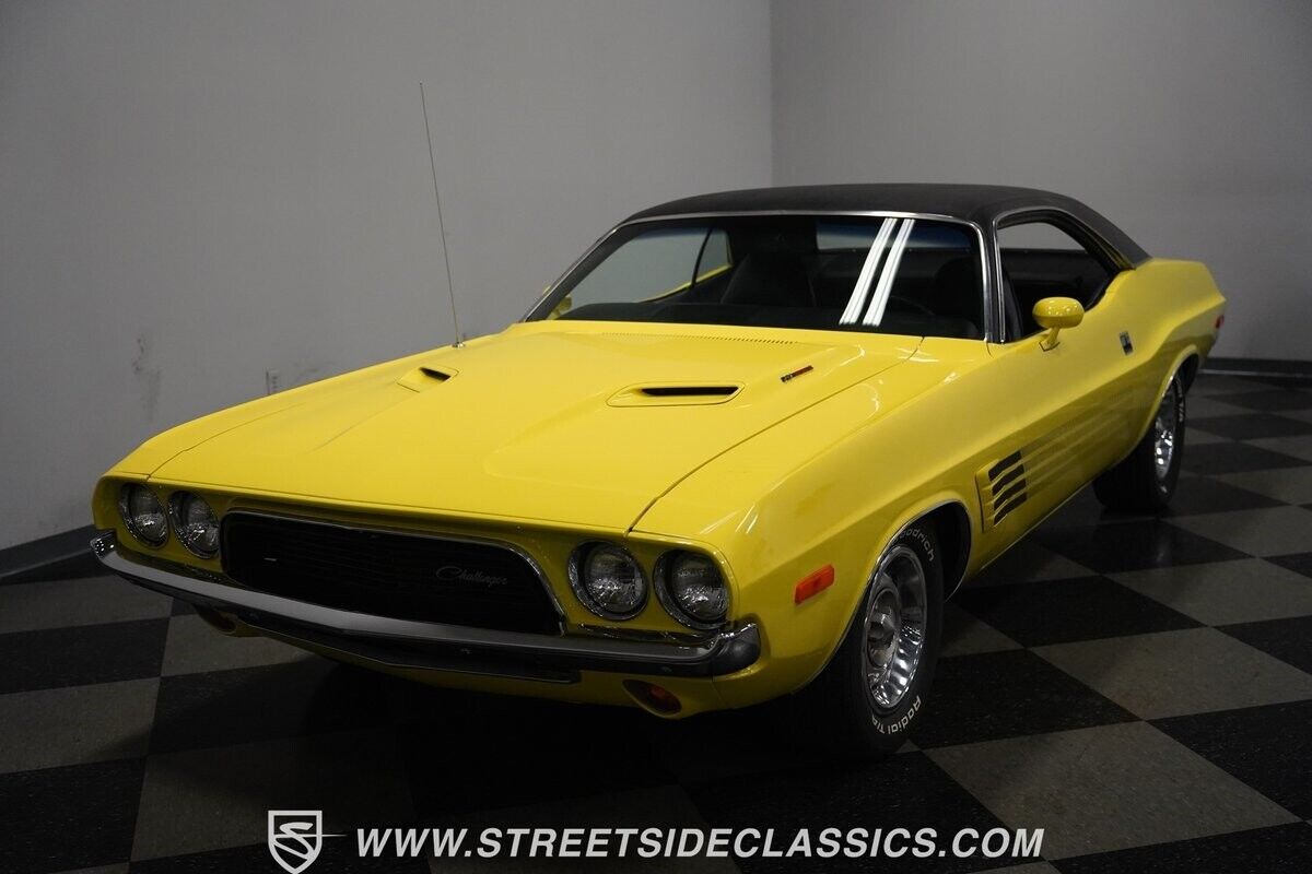 Dodge-Challenger-1972-Coupe-22
