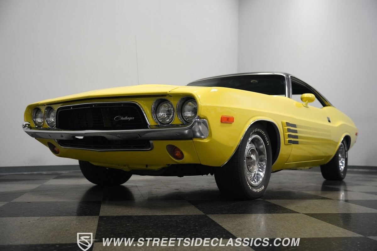 Dodge-Challenger-1972-Coupe-24