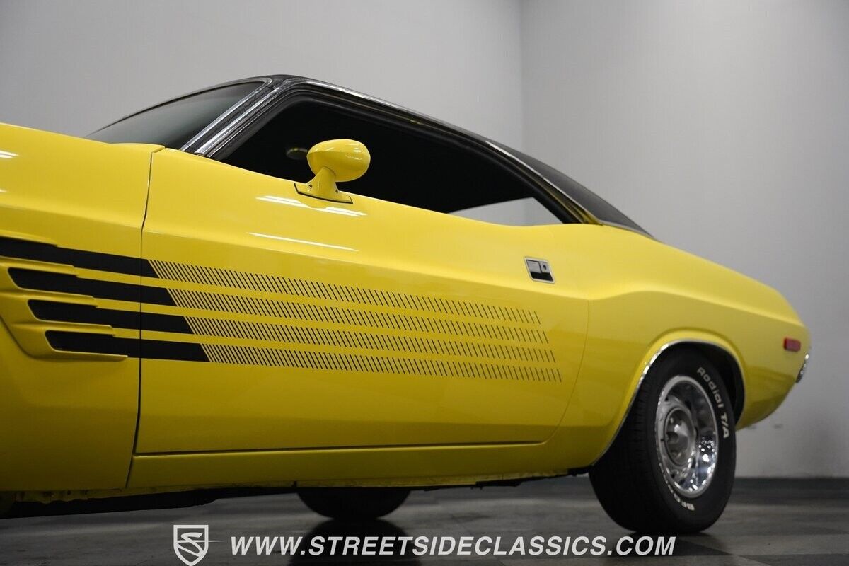 Dodge-Challenger-1972-Coupe-25