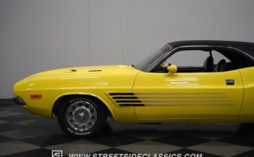 Dodge-Challenger-1972-Coupe-26