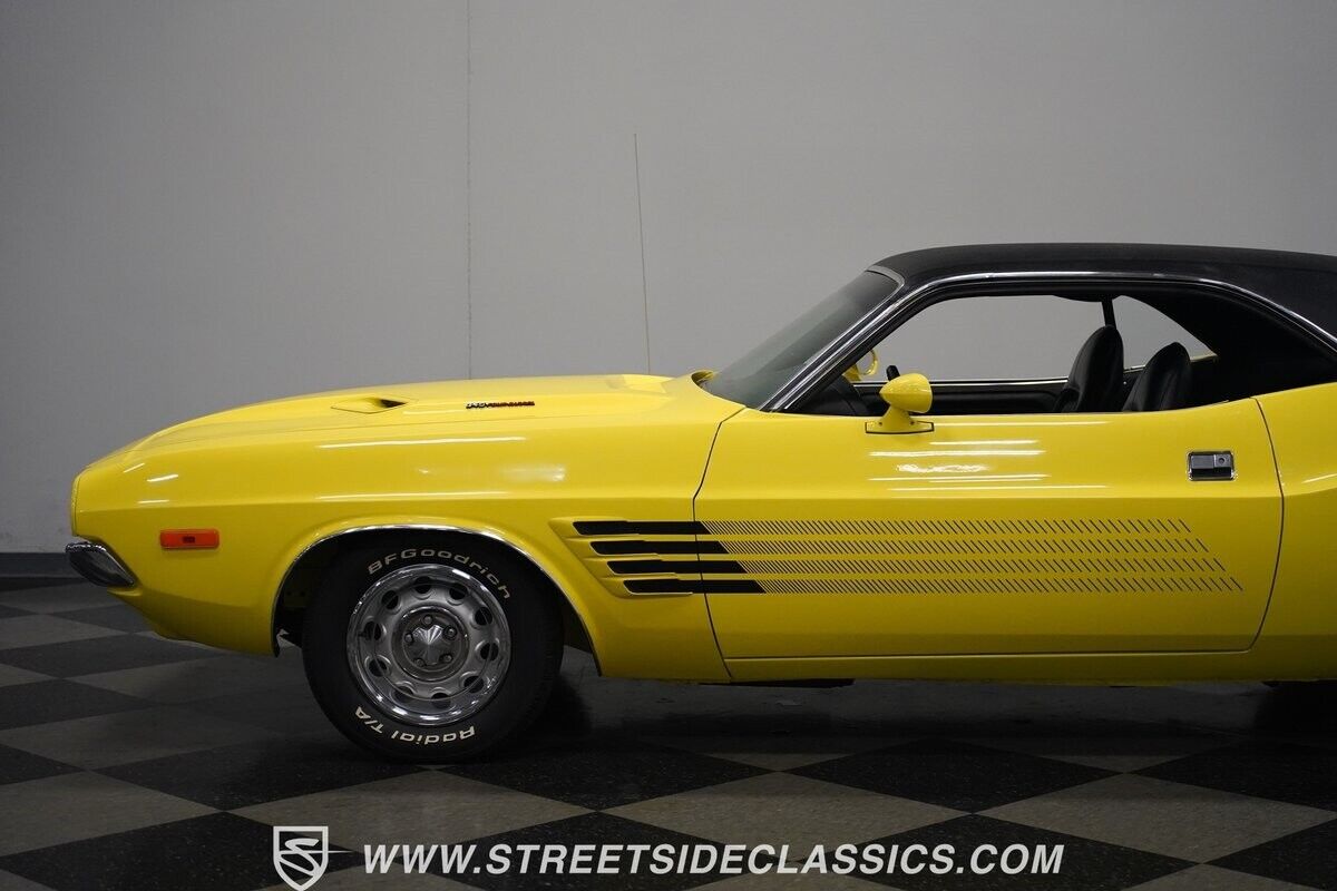 Dodge-Challenger-1972-Coupe-26
