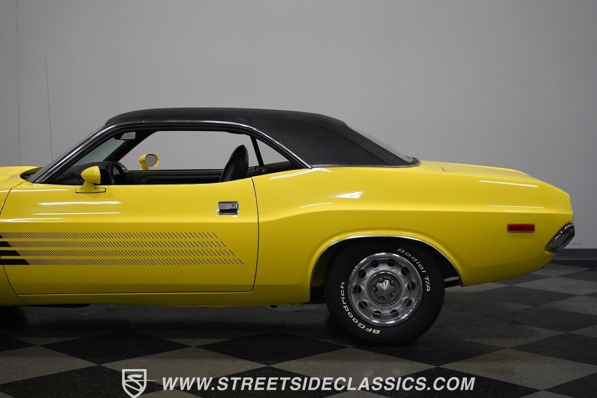 Dodge-Challenger-1972-Coupe-27