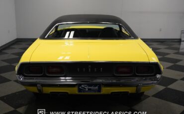 Dodge-Challenger-1972-Coupe-28