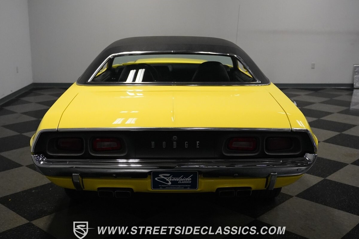 Dodge-Challenger-1972-Coupe-28