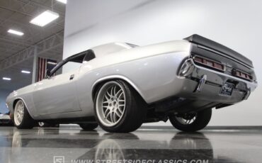 Dodge-Challenger-1972-Coupe-28
