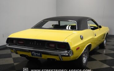 Dodge-Challenger-1972-Coupe-29