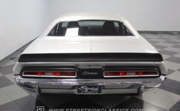 Dodge-Challenger-1972-Coupe-29
