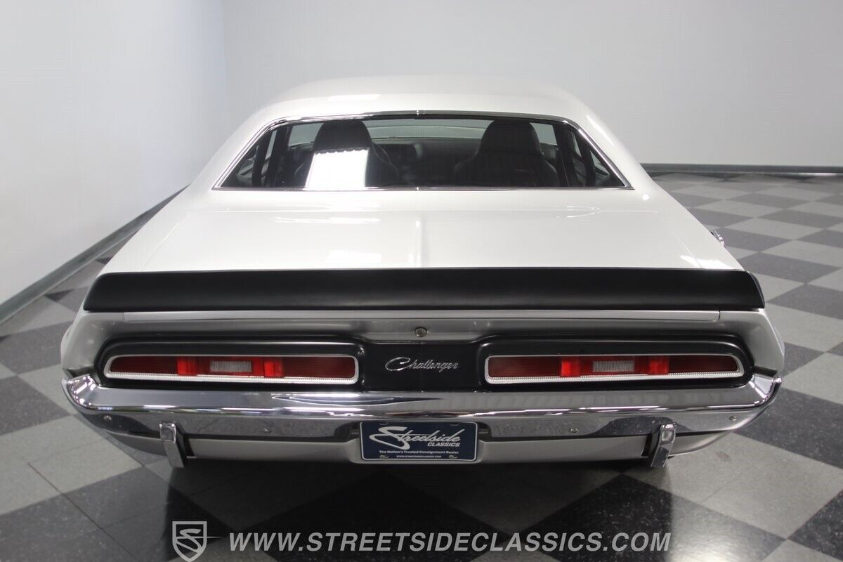 Dodge-Challenger-1972-Coupe-29
