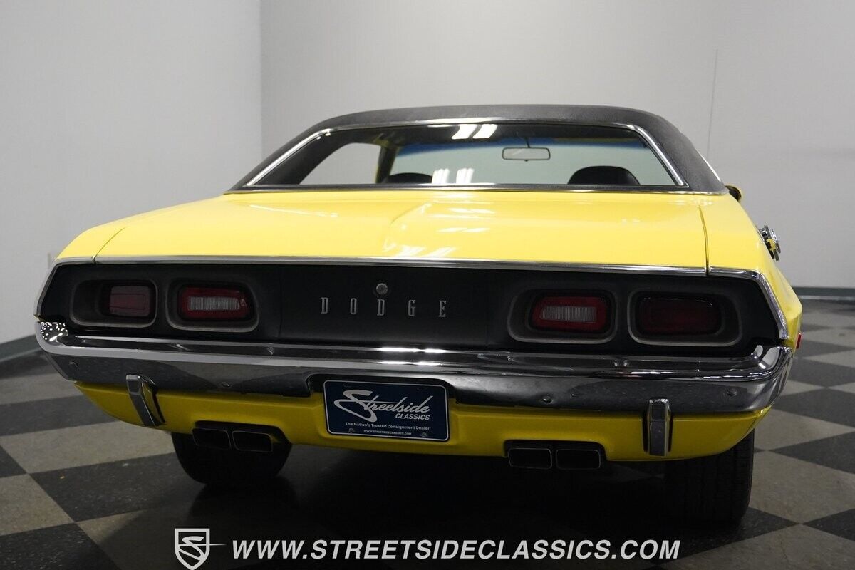 Dodge-Challenger-1972-Coupe-30