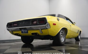 Dodge-Challenger-1972-Coupe-31