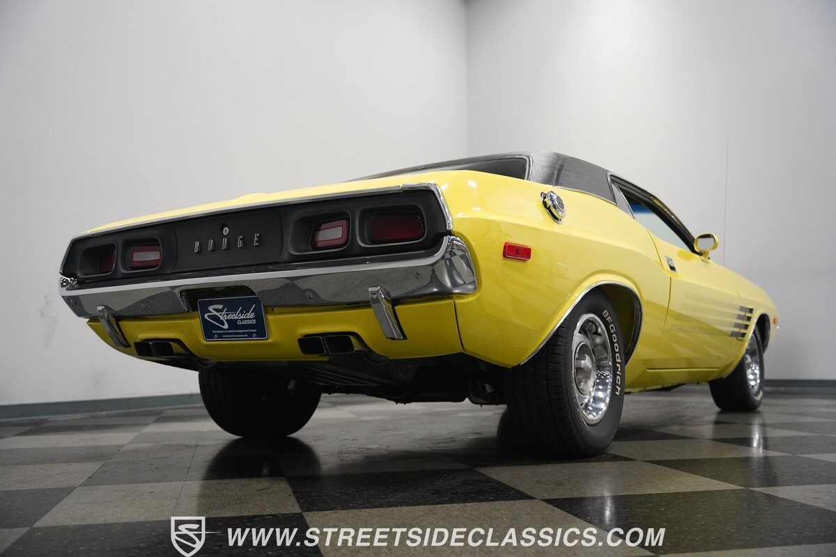 Dodge-Challenger-1972-Coupe-31