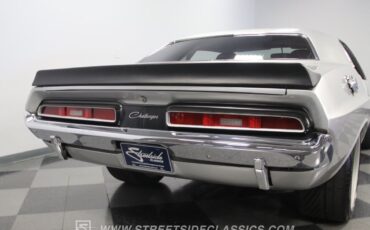 Dodge-Challenger-1972-Coupe-31