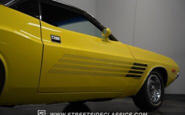 Dodge-Challenger-1972-Coupe-32