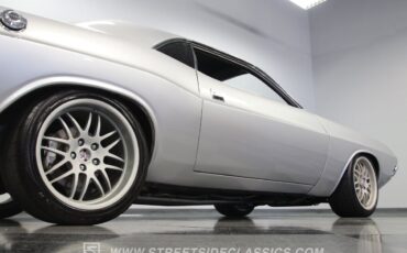 Dodge-Challenger-1972-Coupe-32