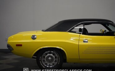 Dodge-Challenger-1972-Coupe-33