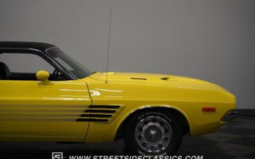 Dodge-Challenger-1972-Coupe-34
