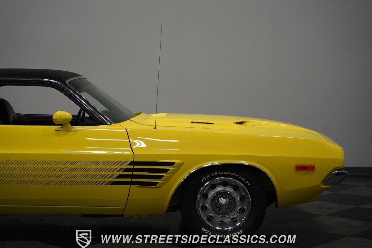 Dodge-Challenger-1972-Coupe-34