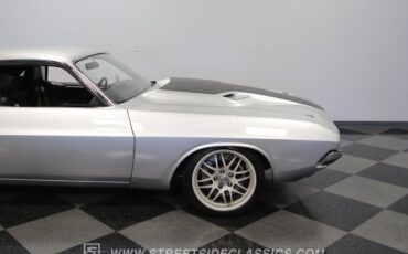 Dodge-Challenger-1972-Coupe-35