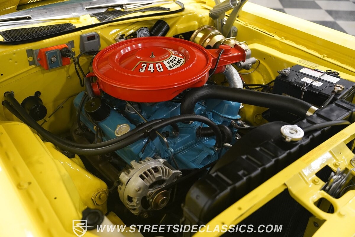 Dodge-Challenger-1972-Coupe-36