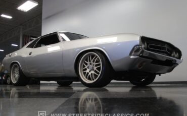 Dodge-Challenger-1972-Coupe-36