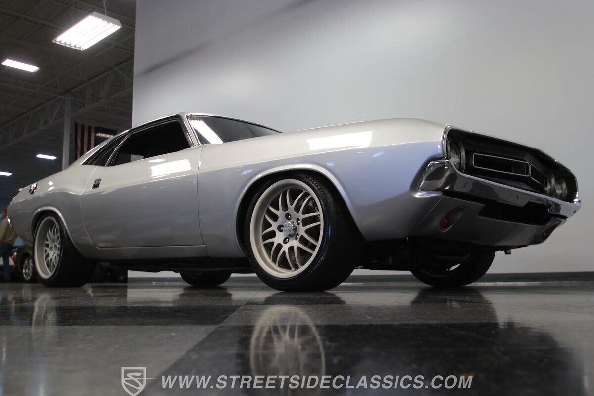 Dodge-Challenger-1972-Coupe-36