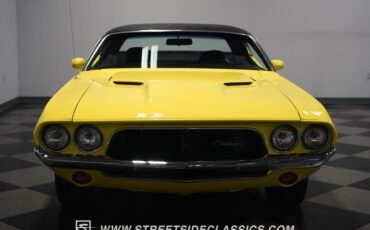 Dodge-Challenger-1972-Coupe-5