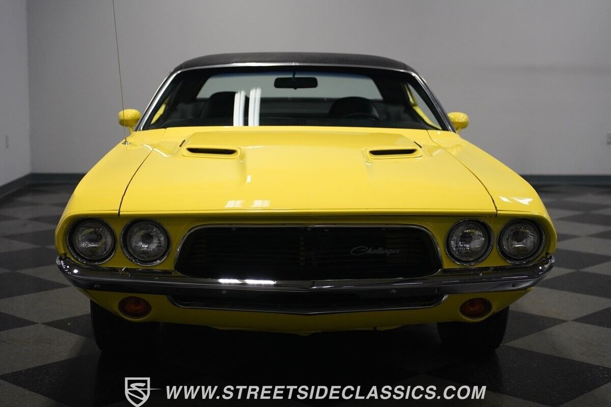 Dodge-Challenger-1972-Coupe-5