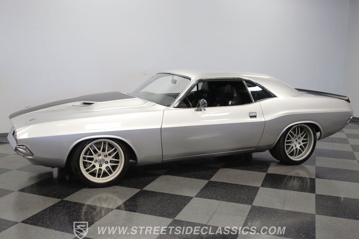 Dodge-Challenger-1972-Coupe-6