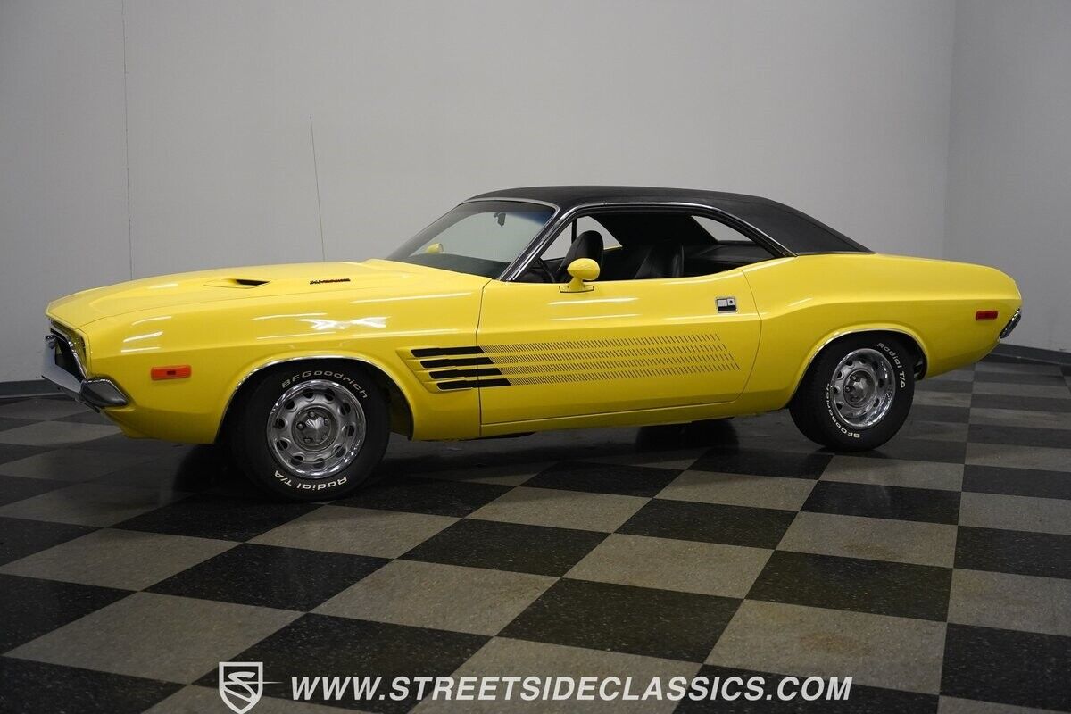 Dodge-Challenger-1972-Coupe-8