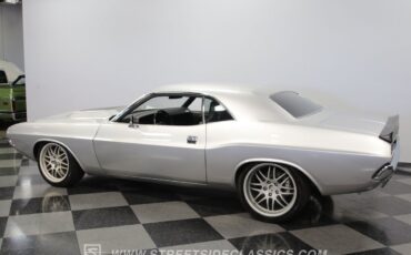 Dodge-Challenger-1972-Coupe-8