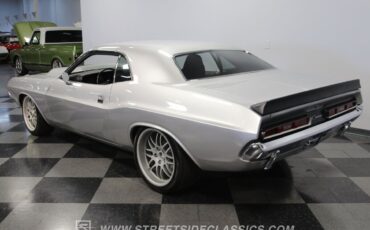 Dodge-Challenger-1972-Coupe-9