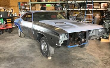 Dodge-Challenger-1974-Coupe-2
