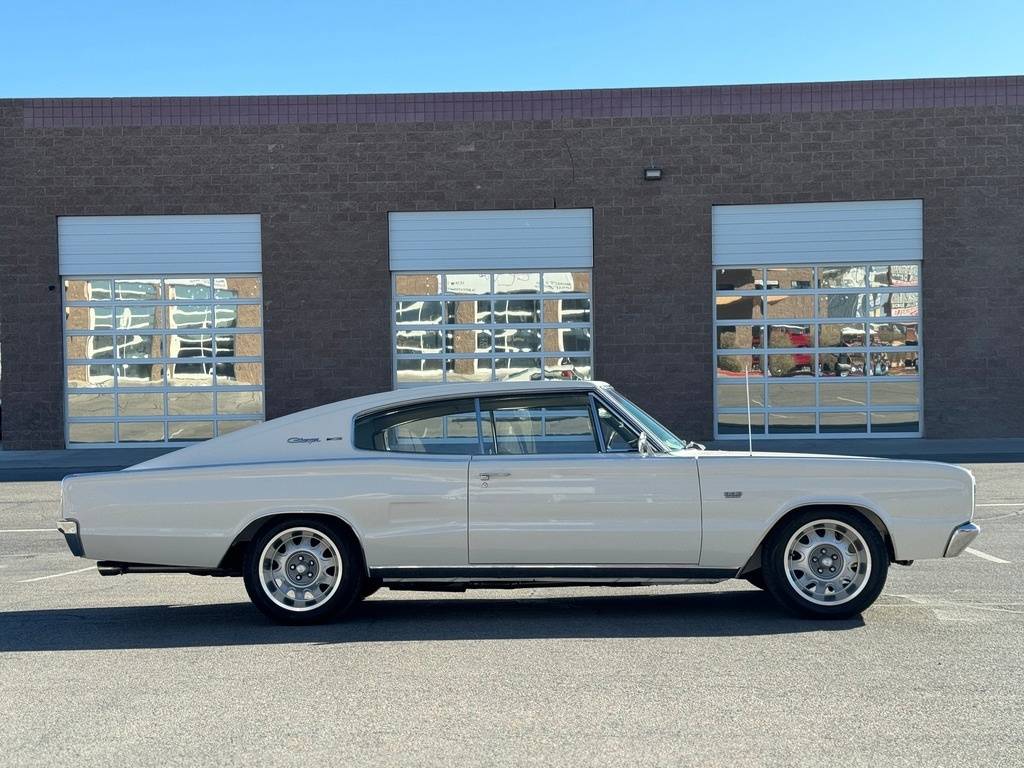 Dodge-Charger-1966-white-11